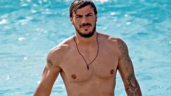 Γενέθλια για τον Άκη Πετρετζίκη: Η εντυπωσιακή τούρτα που του έφτιαξαν οι συνεργάτες του