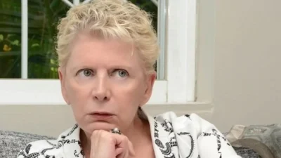 Η Έλενα Ακρίτα "ξαναχτυπά'' - Καταφεύγει εκείνη και ο γιος της στη δίωξη ηλεκτρονικού εγκλήματος