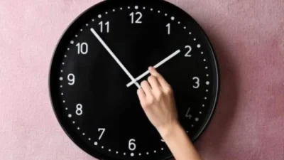 Αλλαγή ώρας: Πότε πάμε όλοι τα ρολόγια μας μια ώρα μπροστά;