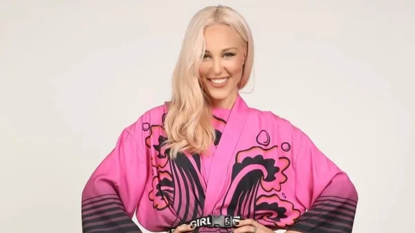 Τεράστια, μαύρη και edgy - Αυτή είναι η εντυπωσιακή κουζίνα της Πηνελόπης Αναστασοπούλου