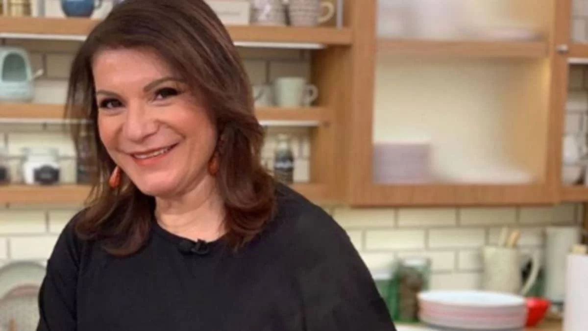 Με τεράστια τζαμαρία και ιδιαίτερη διακόσμηση το σαλόνι της Αργυρώ Μπαρμπαρίγου - Φωτογραφίες από το σπίτι της