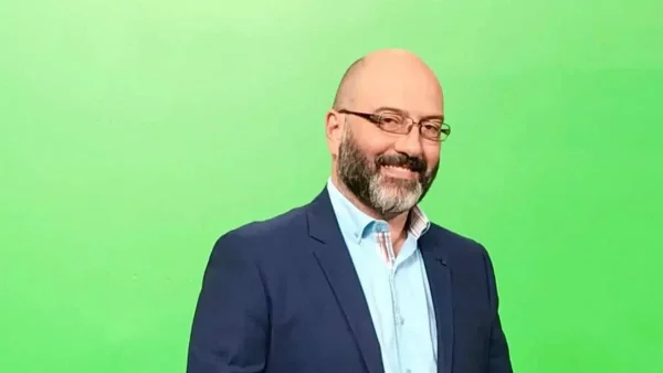 Σάκης Αρναούτογλου: Η σχέση του με τον αδερφό του Γρηγόρη και ο ''φλογερός'' έρωτας με την σύζυγό του