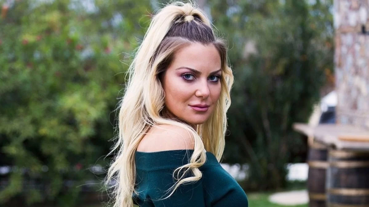 Πρώτο θέμα συζήτησης - Το αποκαλυπτικό βίντεο της Αθηνάς New York που κάνει τον γύρο του διαδικτύου