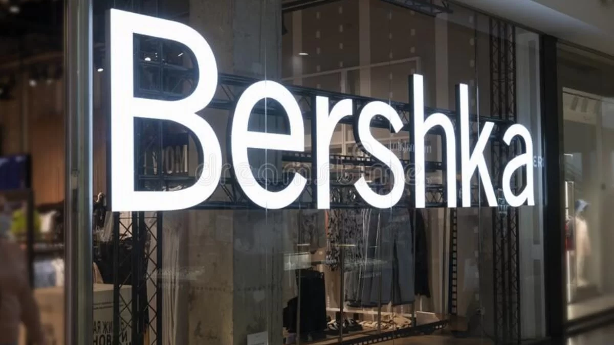 Έτοιμο να γίνει sold out το παντελόνι από τα Bershka που κοστίζει 13.99 € - Βγαίνει σε 4 χρώματα