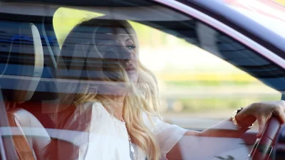 Πως κυκλοφορεί η Ελένη Μενεγάκη πριν την εκπομπή της στο MEGA - Φωτογραφία από δρόμο της Αθήνας