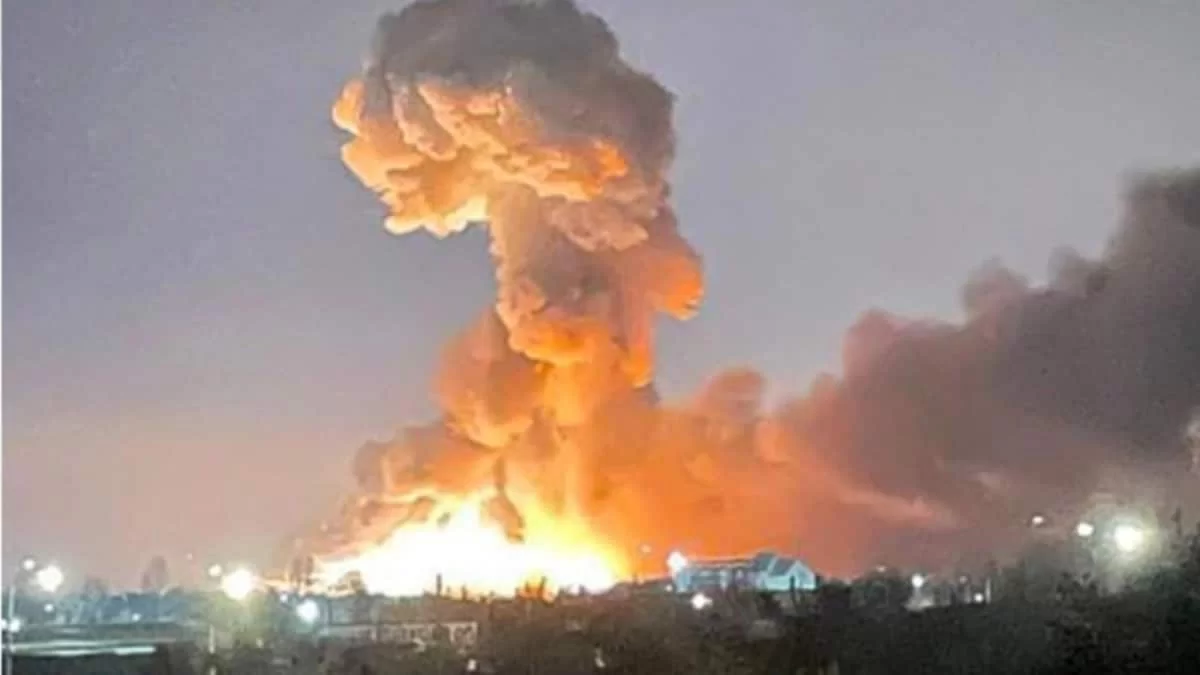 Πόλεμος Ουκρανία: Σοκαριστικές εικόνες από ισχυρή έκρηξη σε δεξαμενές καυσίμων στο Κίεβο