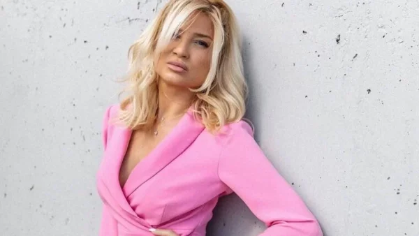 Ξεπουλάει στο λεπτό το σύνολο από τα BSB που επέλεξε να φορέσει η Φαίη Σκορδά