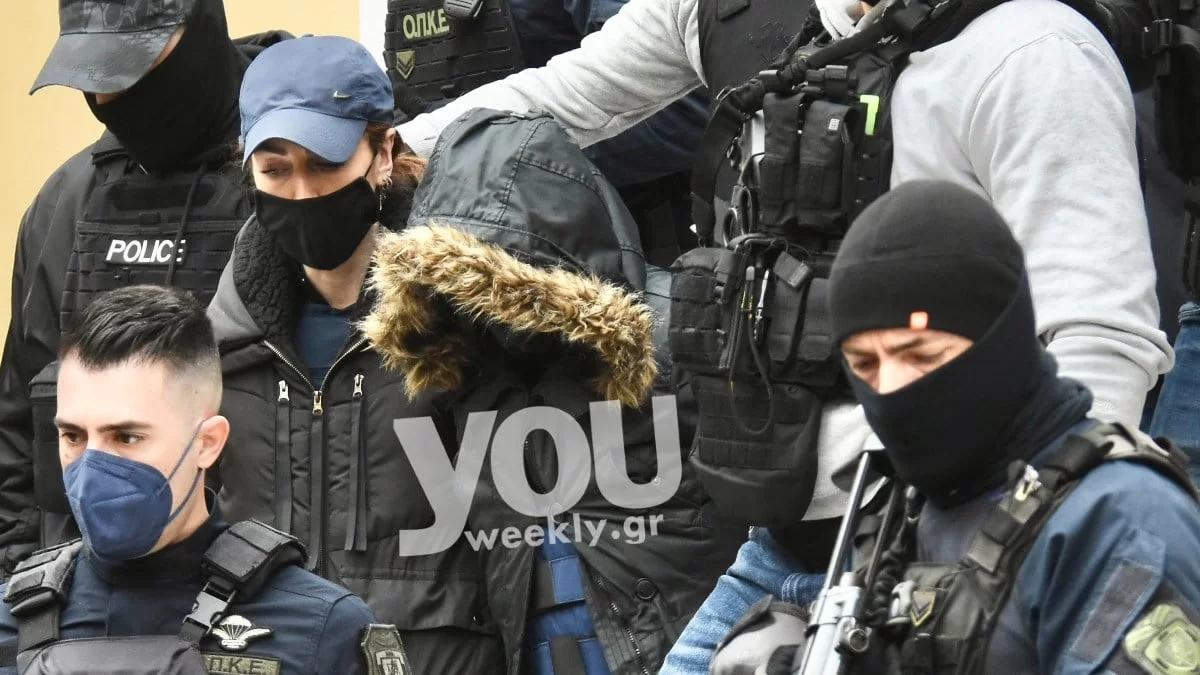 Πάτρα: Το βλέμμα της Ρούλας Πισπιρίγκου έξω από την ΓΑΔΑ - Τα είπε όλα