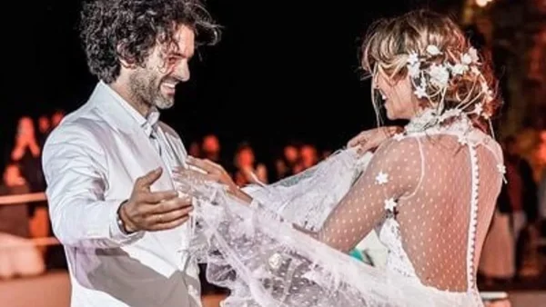 Αθηνά Οικονομάκου: Ο πραγματικός λόγος που ο πατέρας της δεν πήγε στο γάμο της