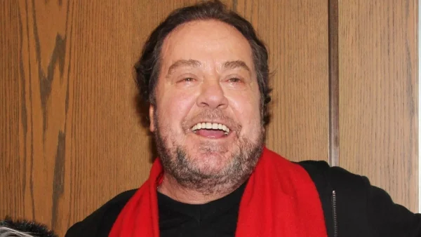 Σπάνιες φωτογραφίες - Αυτές είναι οι 2 από τις 3 αδερφές του Γιάννη Πάριου