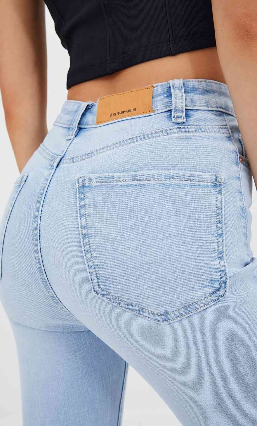 Jean από τα Stradivarius