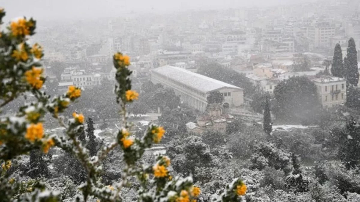 Κακοκαιρία Φίλιππος - Χιόνια στην Αττική: Πού απαγορεύεται η κυκλοφορία και πού χρειάζονται αλυσίδες