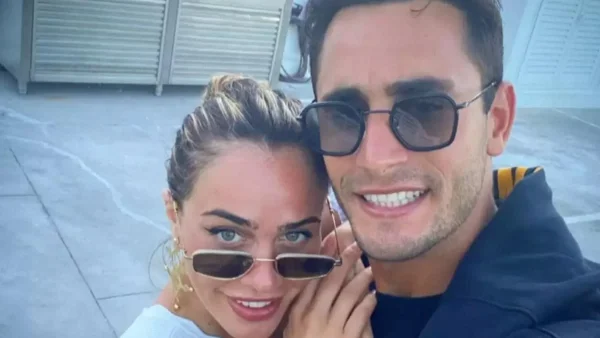 Ξεκίνησαν τις ετοιμασίες του γάμου τους Μεταξά και Καπότσης - Η αποκάλυψη για το νυφικό