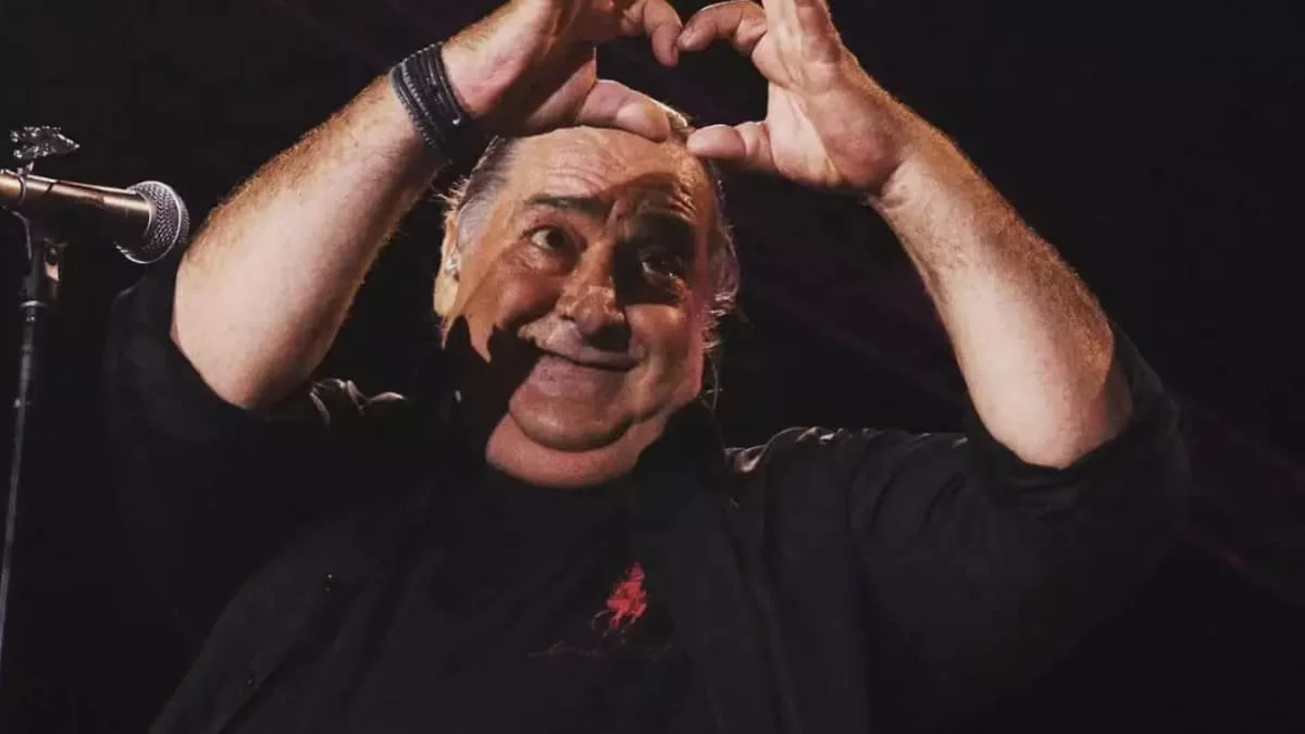 Απίστευτο περιστατικό στο μαγαζί που τραγουδάει ο Βασίλης Καρράς - Ανέβηκε πάνω στην πίστα και...