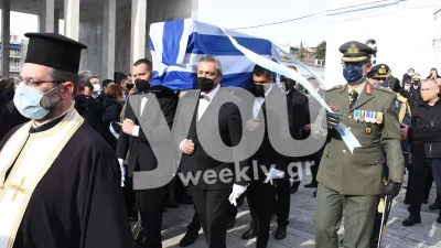 Συντετριμμένη στο τελευταίο "αντίο" η μονάκριβη κόρη της Μαριέττας Γιαννάκου - Αποκλειστικές φωτογραφίες