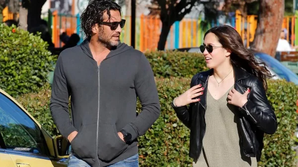 Ο Κώστας Κοκκινάκης σε ρόλο χαζομπαμπά: «Εσείς γνωρίζατε πως...» - Τρολάρει δημόσια την κόρη του