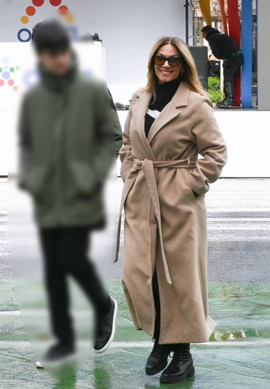 Η Έλλη Κοκκίνου και ο γιος της σε βόλτα