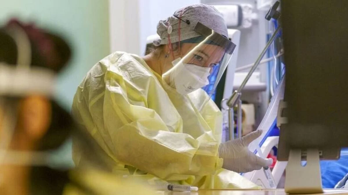 Κορωνοϊός: Παραμένουν υψηλά τα σημερινά (2/3) κρούσματα