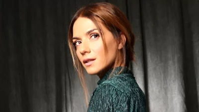 Σπάνιες φωτογραφίες στη δημοσιότητα - Αυτός είναι ο κούκλος αδερφός της Βάσως Λασκαράκη