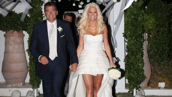 Insta Poll: Σας άρεσε το νυφικό που έβαλε στον γάμο της με τον Γιώργο Λιάγκα η Φαίη Σκορδά;