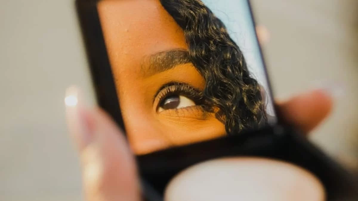 4+1 λάθη που κάνουν οι περισσότερες γυναίκες όταν βάφονται - Πώς θα τα αποφύγετε