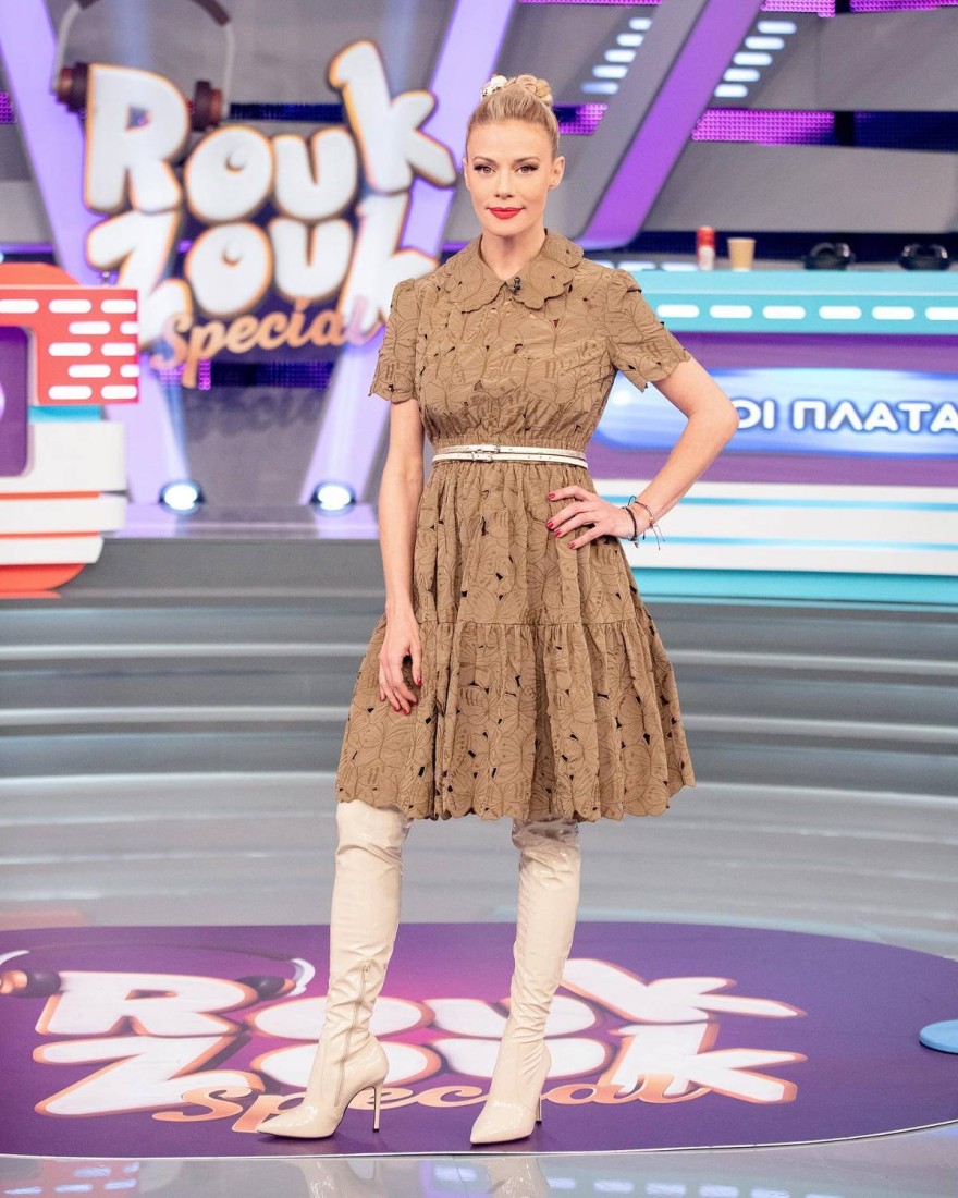 Ζέτα Μακρυπούλια φόρεμα Red Valentino