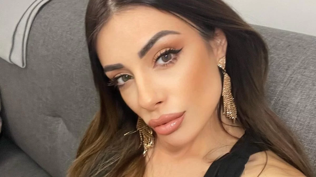 Μίνα Αρναούτη: Η αποκάλυψη για την πλαστική στο στήθος της - «Χρειάστηκε να κάνω τρεις επεμβάσεις...»