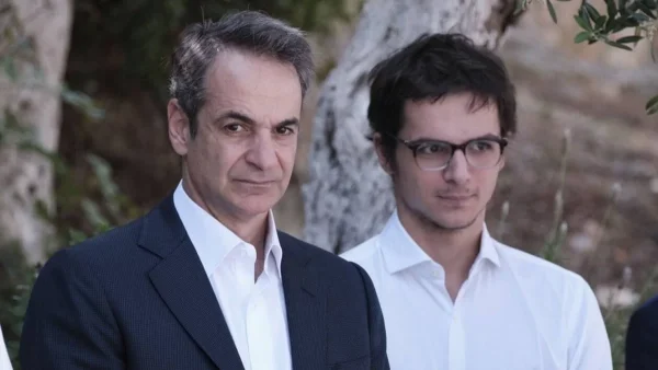 Θύελλα αντιδράσεων με την ανάρτηση του Κωνσταντίνου Μητσοτάκη - Τον στόλισαν Ακρίτα και Αγγελάκας