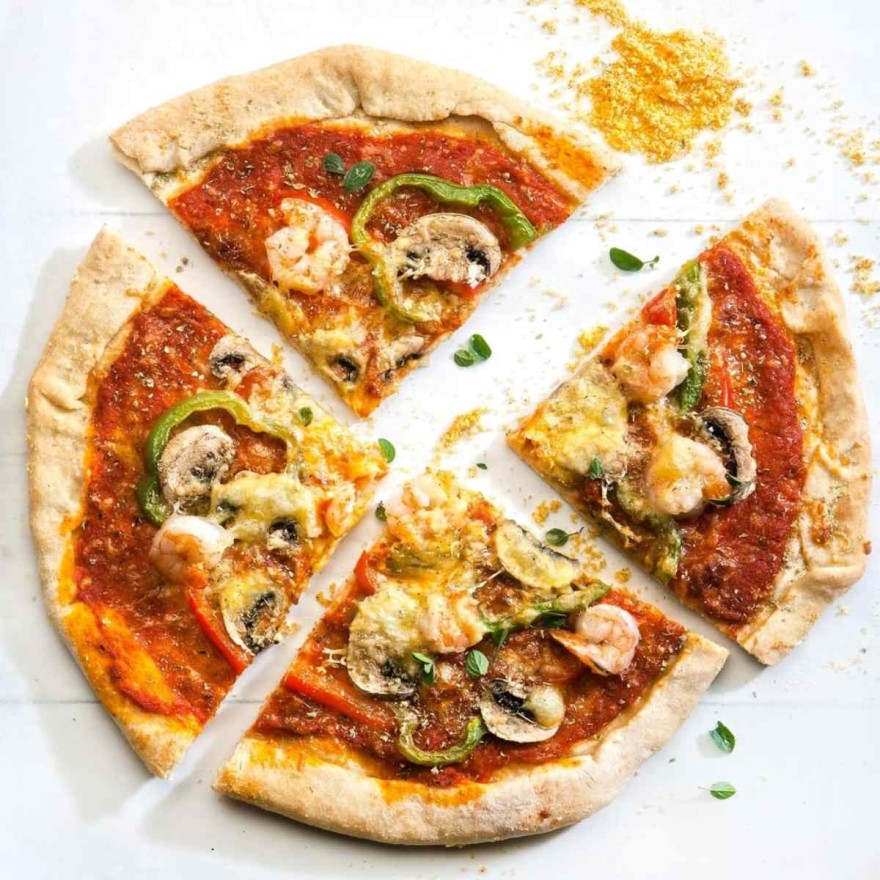 Σπιτική νηστίσιμη πίτσα από την Αργυρώ Μπαρμπαρίγου