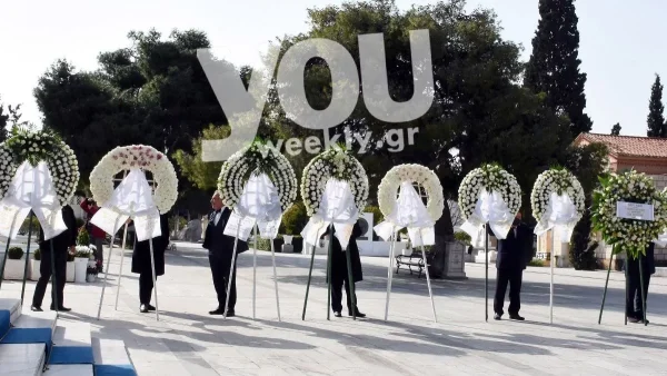 Μαυροφορεμένος ο Χάρης Ρώμας - Το τελευταίο αντίο στην Όλγα Τουρνάκη