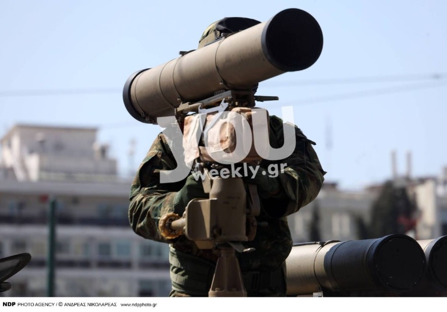 Στρατιωτική παρέλαση στο Σύνταγμα