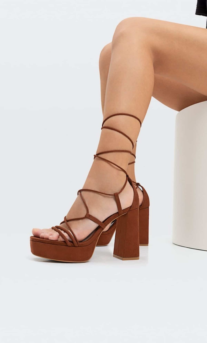 Τακούνι - πλατφόρμα από τα Stradivarius