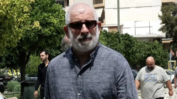 «Έχει χάσει 25 κιλά, έχει σοβαρό πρόβλημα» - H απάντηση του δικηγόρου του Πέτρου Φιλιππίδη για την απουσία του