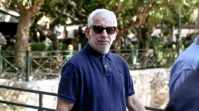 Δίκη Πέτρου Φιλιππίδη: Με χειροπέδες και αδύνατος στο δικαστήριο - Σοκαριστική φωτογραφία