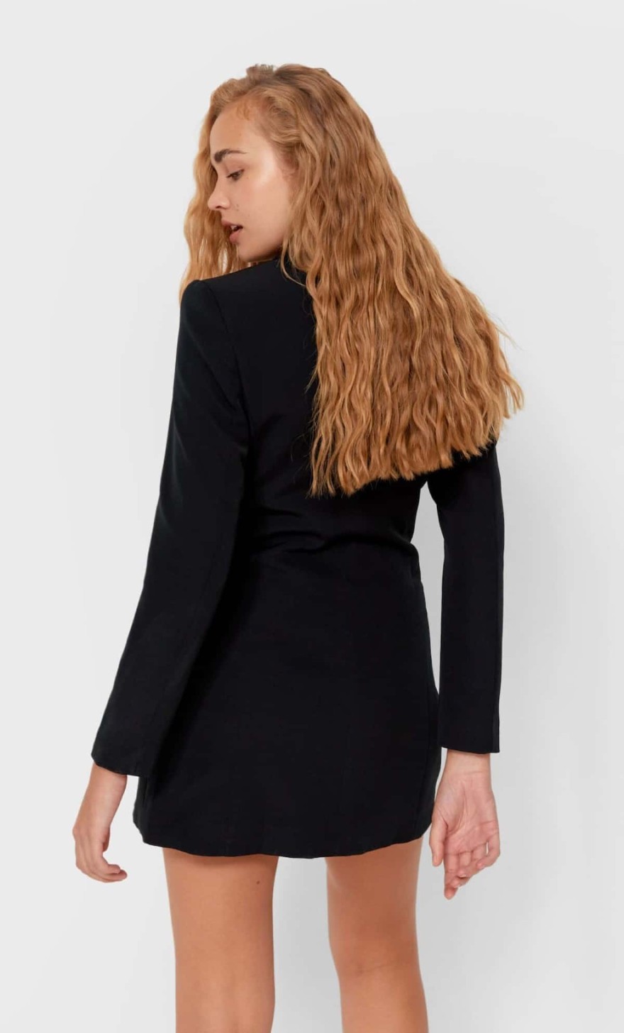 Μαύρο σακάκι από τα Stradivarius