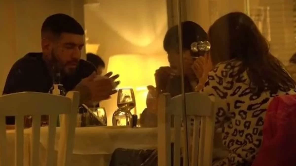 Έφυγαν με διαφορετικά αμάξια - Για φαγητό με την μαμά του μοντέλου Snik και Παπαγεωργίου