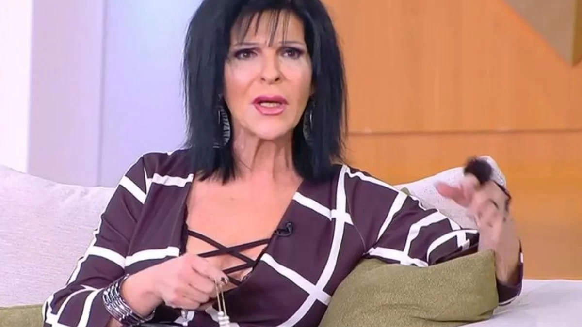 «Έχω αγανακτήσει να με ρωτούν για...» - Φανερά ενοχλημένη η Σοφία Βόσσου on air