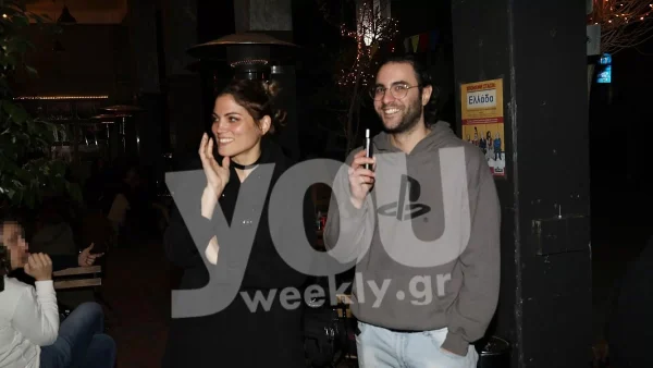 "Λιώνει" στο πλευρό της Μαίρης Συνατσάκη ο Ίαν Στρατής - Αποκλειστικές φωτογραφίες από σπάνια κοινή έξοδό τους