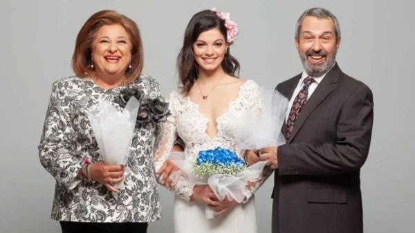 Συμπέθεροι από τα Τίρανα: Στα άκρα φτάνουν η Πένη και ο Λυκούργος για να μην μαθευτεί το μεγάλο μυστικό