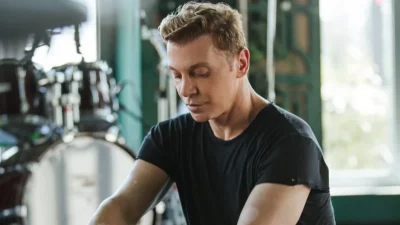 «Θέλω να σας πω...» - Τα πρώτα λόγια του Τάκη Ζαχαράτου μετά την κηδεία του πατέρα του