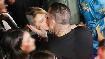 Διαχυτικοί όσο δεν πάει - Τα φιλιά της Κάτιας Ταραμπάνκο με τον σύντροφό της σε νυχτερινό κέντρο