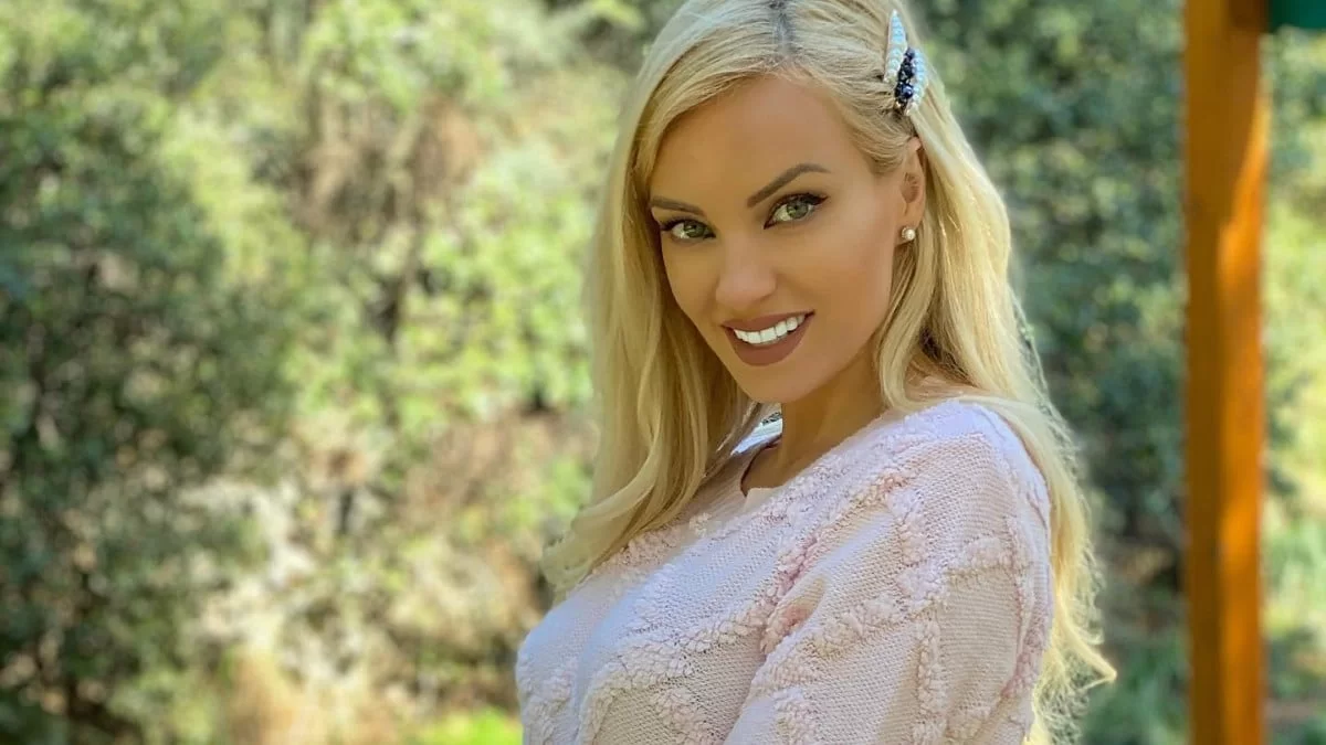 Πόλεμος Ουκρανία - Τζούλια Νόβα: «Καλούν όλα τα αγόρια και τους άνδρες ως 60 χρόνων να πολεμήσουν»