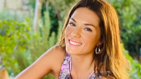 Vintage με καφέ έπιπλα - Σπάνιες φωτογραφίες από το πατρικό σπίτι της Βάσως Λασκαράκη στην Θεσσαλονίκη