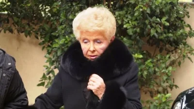 Το σπίτι της Βέφας Αλεξιάδου - Μονοκατοικία με πισίνα, συντριβάνι, εκκλησάκι και θέα θάλασσα