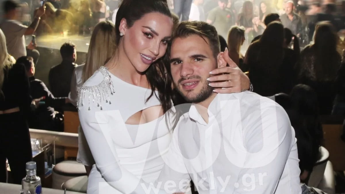 Με λευκό "καυτό" φόρεμα η Ζέτα Θεοδωροπούλου - Τα "έσπασε" στα μπουζούκια με τον Ταχτσίδη