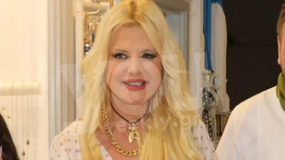 Αρετουσάριστη φωτογραφία της Μαρίνας Πατούλη - Η ανάρτηση από παραλία της Μυκόνου