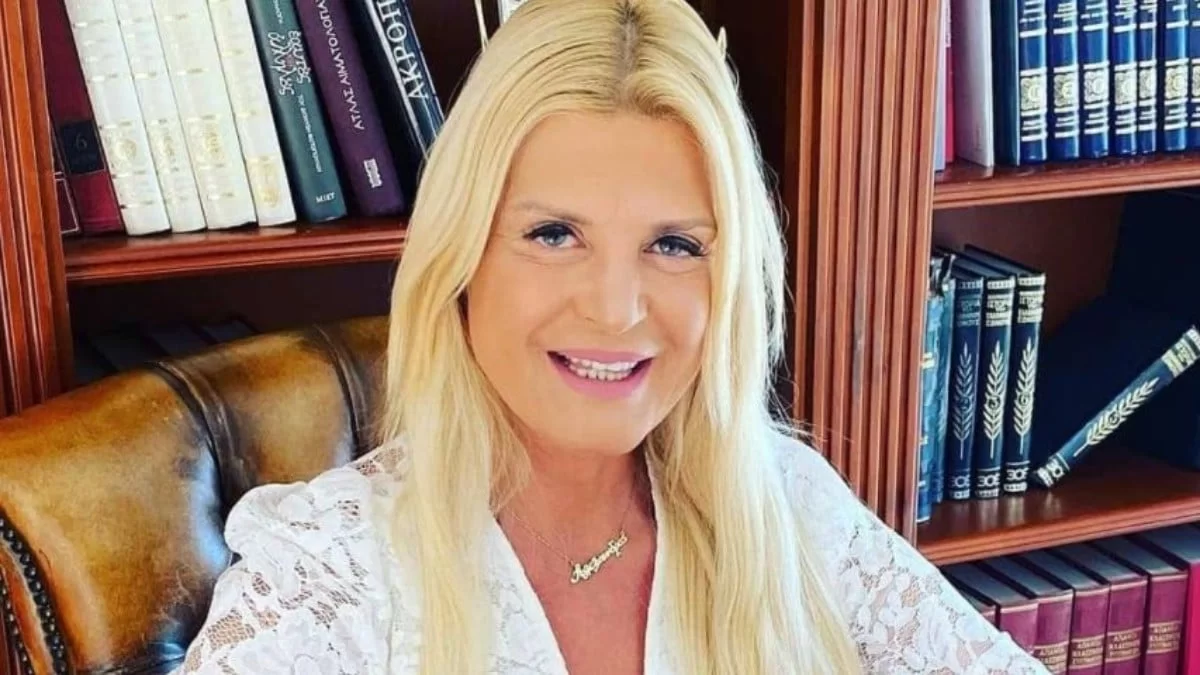 Με στενό κολάν στο αεροδρόμιο η Μαρίνα Πατούλη - Σούσουρο με τη νέα της φωτογραφία