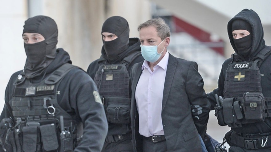 Ανέβηκαν οι τόνοι στη συνεδρίαση του Δημήτρη Λιγνάδη