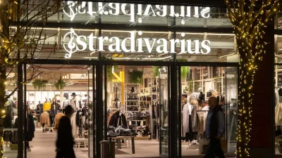 Πανζουρλισμός με τα πέδιλα τακούνι από τα Stradivarius - Βγαίνουν σε τρία χρώματα