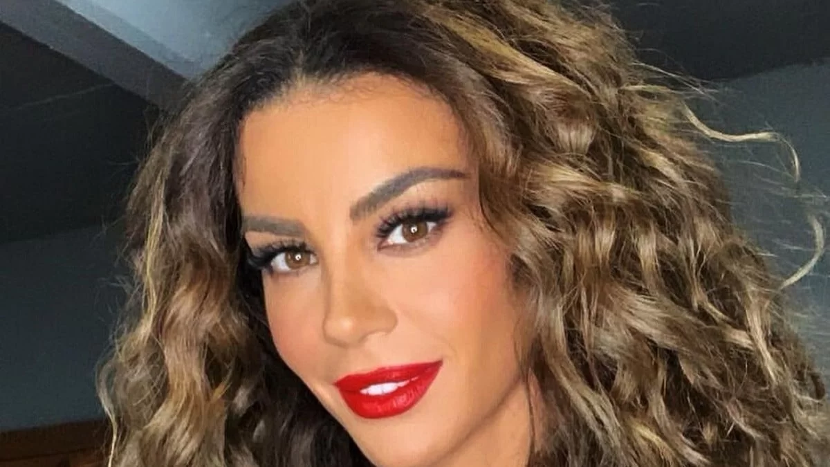 Το τόλμησε και αυτό - Η Παπαδοπούλου κουβάλησε τον επιτάφιο και το έδειξε με μια φωτογραφία